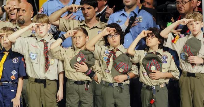 大学军训越来越硬核:步坦协同、火箭筒都来了