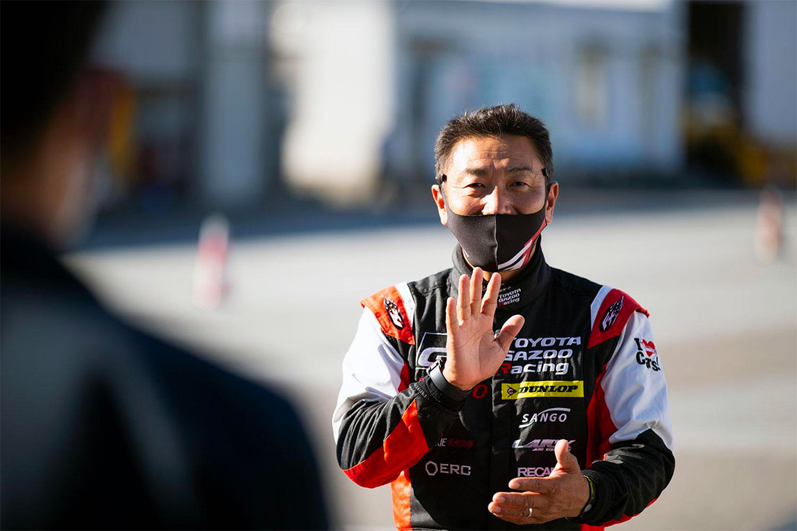 职业车手给警察上驾驶课,传授高速驾驶技巧与安全建议