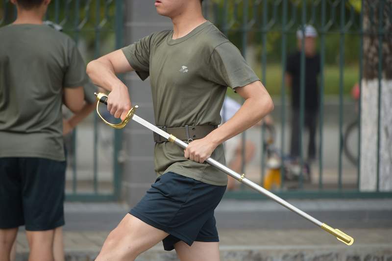 北京交通大学3600余名大一新生开启两周军训生活