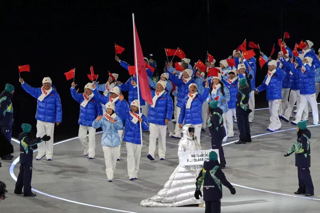 来自世界各地的运动员怀揣着梦想走进赛场。米兰冬奥会的开幕式真是太美了。