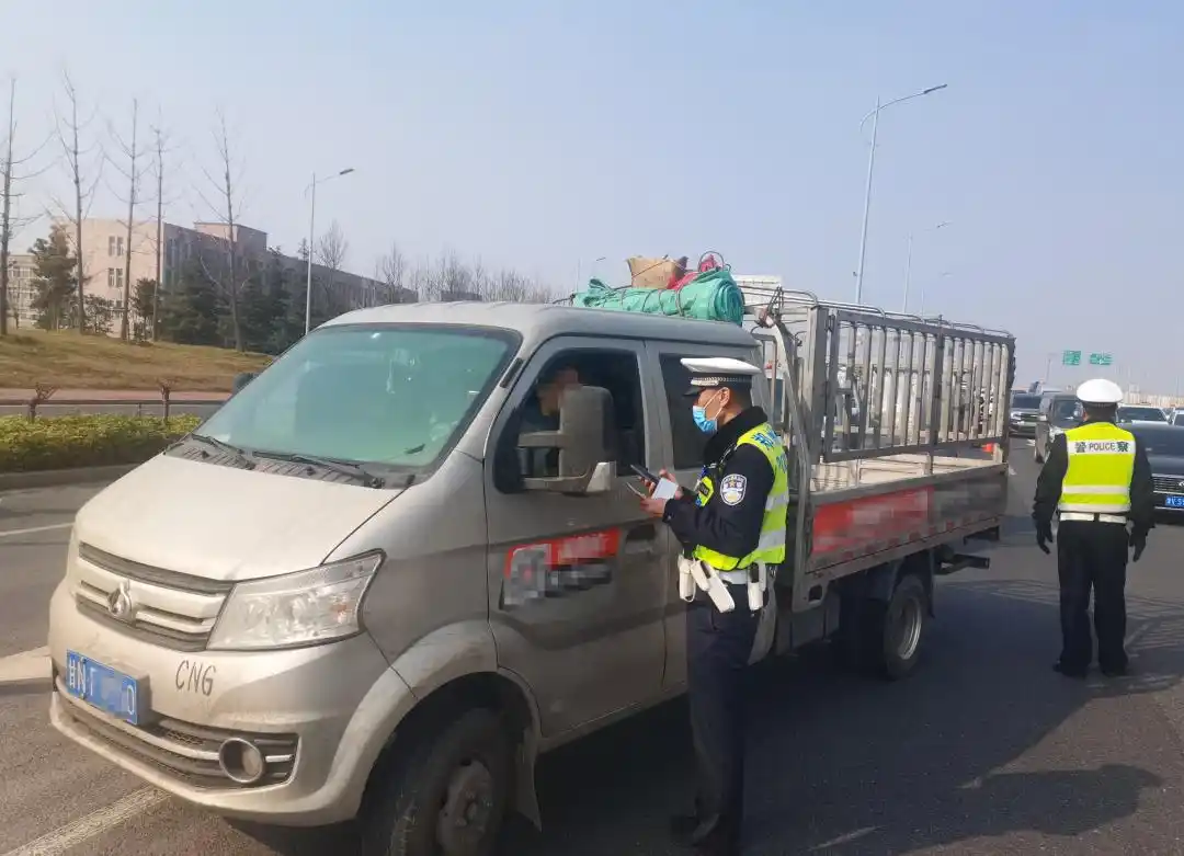 郑州交警曝光近期货车违章行为,这些司机被处罚