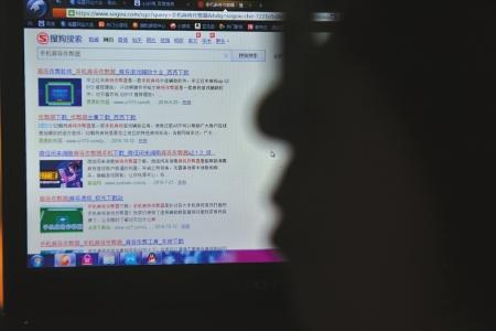 手机棋牌风盛行,警惕作弊外挂危害,别稀里糊涂输钱