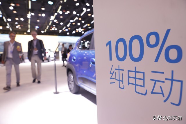 成都汽车保有量高拥堵,网友建议实行新能源汽车限行措施