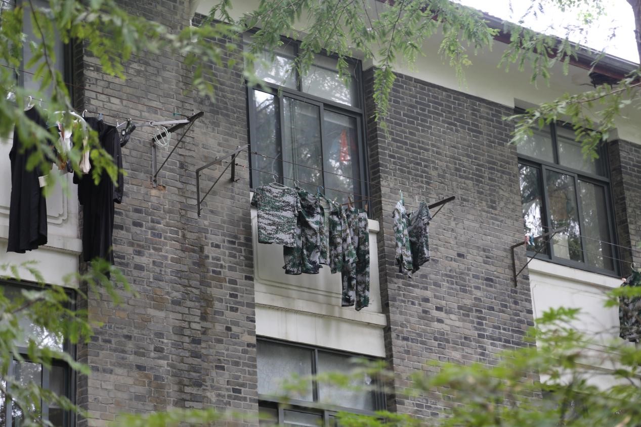 复旦大学军训首日开启,6700 余名学生参训,各项工作有序开展