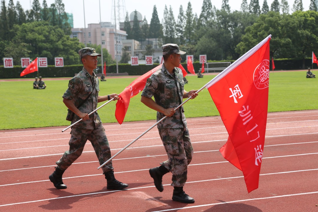复旦大学军训首日开启,6700 余名学生参训,各项工作有序开展