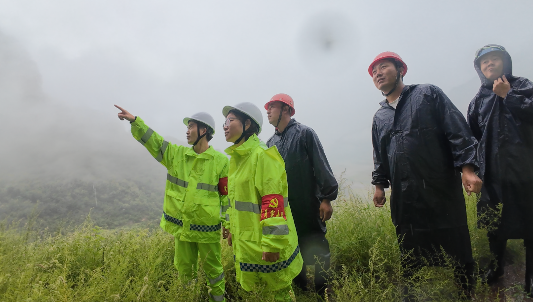 高速道路养护人:汛期坚守,守护安林、林长高速通途