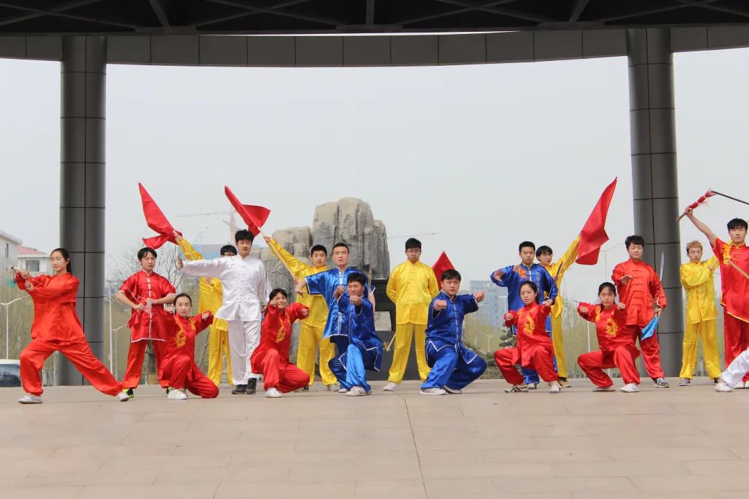 2021 级新生入学,面对众多社团咋选?高校团委书记给建议