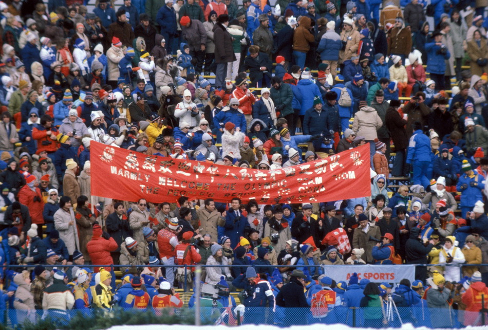 第十三届、十四届冬奥会举办时间及中国代表团首次亮相情况