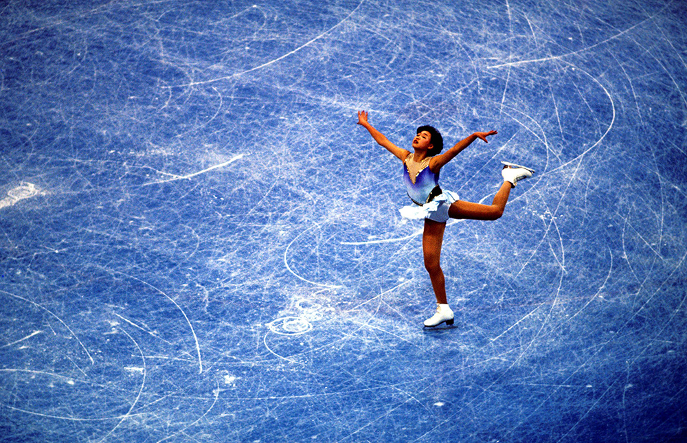 第十三届、十四届冬奥会举办时间及中国代表团首次亮相情况