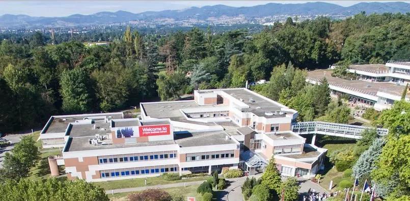 重庆大学举办全球教育交流周,助同学了解国际交流项目