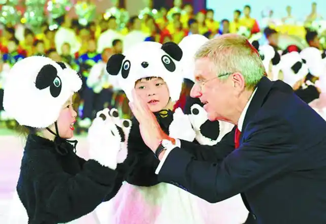 冬奥会吉祥物的由来:比夏奥还早的滑雪小人