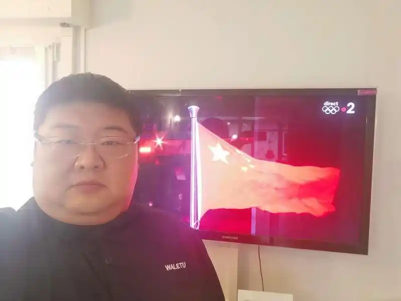 冬奥会开幕时间引海外关注 法国华侨守候直播