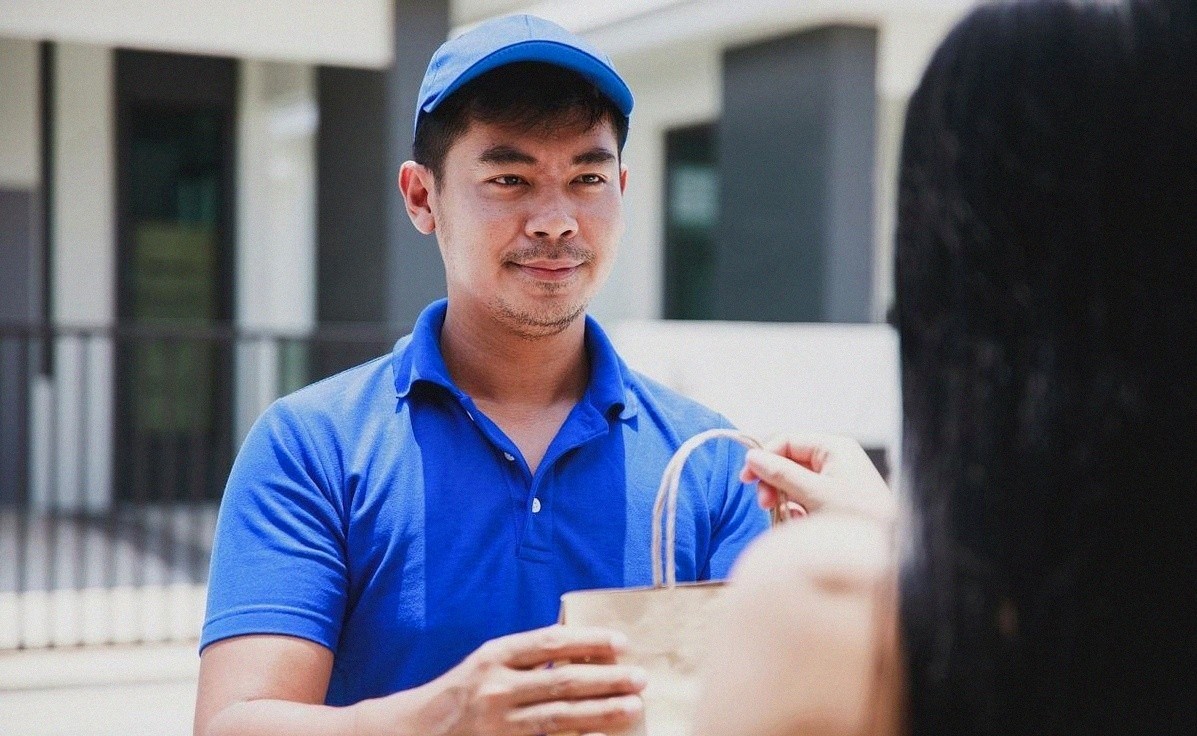 2026年快递新规:不打招呼放驿站最高罚3万,你的选择权回来了